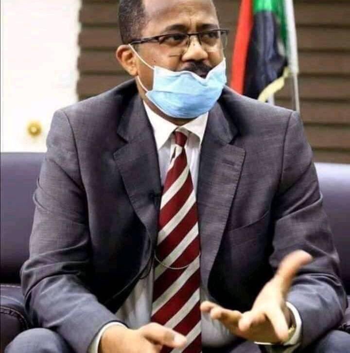 aljameela_sud's tweet photo. كلنا معاك يا دكتور ، برغم الحملة الشغالة ضدك بس نحن الشعب عايزنك انت، مافيا الدواء ما عايزة زول شريف ونظيف زيك ، عايزين مصالحهم الشخصية وشغلهم يكون ماشي،  بس هيهات ، حرم نحرق لساتك وتقوم ثورة لو هبشو شعرة منك .
دكتور أكرم باقِ رغم انفكم .
#كلنا_اكرم_التوم 
#وزير_الصحه_السوداني https://t.co/jQmJrEghqz