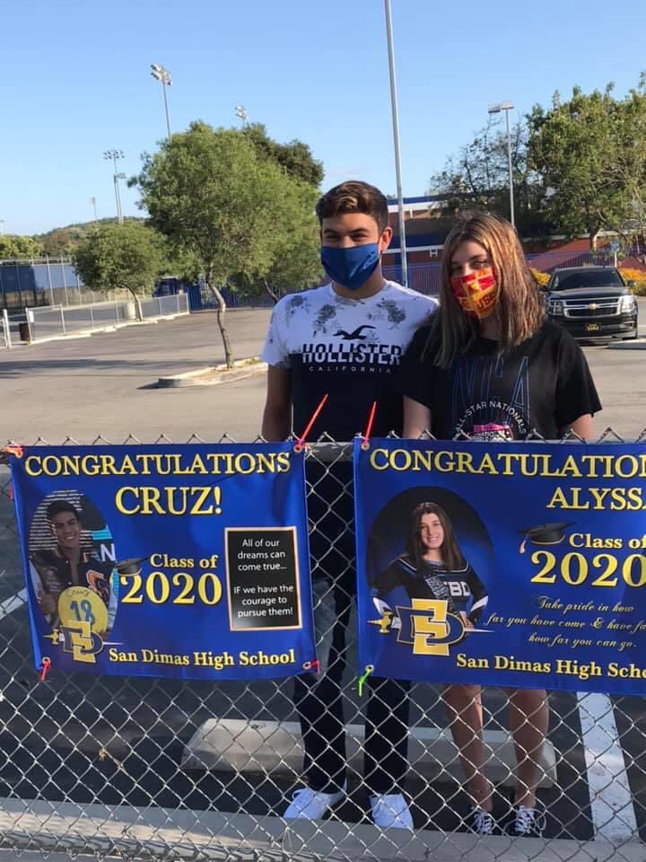 SDMLASD's tweet photo. Congratulations Alyssa, Cruz (SDM explorers) & all the seniors graduating during this difficult time🥳 Local parents & our school resource Dep Damien did not let the spirt of the hard work go unnoticed for Srs @SanDimasHS. They were there to support them🙌🏼
#lasdexplorers #LASD https://t.co/F806vITUd2