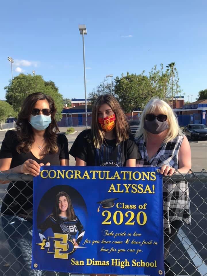 SDMLASD's tweet photo. Congratulations Alyssa, Cruz (SDM explorers) & all the seniors graduating during this difficult time🥳 Local parents & our school resource Dep Damien did not let the spirt of the hard work go unnoticed for Srs @SanDimasHS. They were there to support them🙌🏼
#lasdexplorers #LASD https://t.co/F806vITUd2