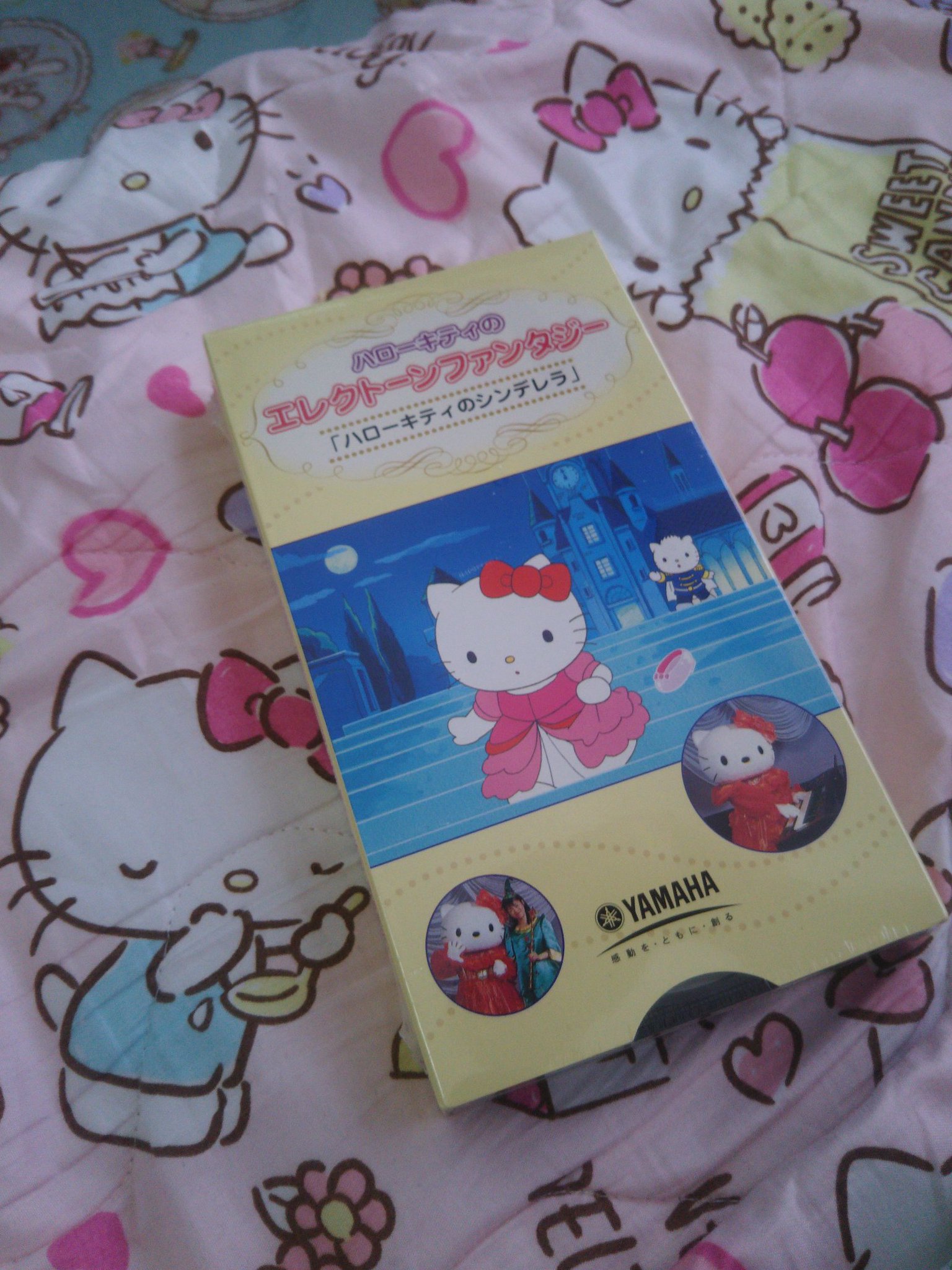 シナバニアンメルディ 公式 בטוויטר 今日はこちらのvhsが届きました ハローキティの エレクトーンファンタジー Yamaha非売品vhs エレクトーン買うと付いてきた キティがピアノ弾いてるのは ドリームとarigatoeveryone と外部の一部だけだったね T シナバニアンメルディ 公式 בטוויטר 今日はこちらのvhsが届きました ハローキティの エレクトーンファンタジー Yamaha非売品vhs エレクトーン買うと付いてきた キティがピアノ弾いてるのは ドリームとarigatoeveryone と外部の一部だけだったね T