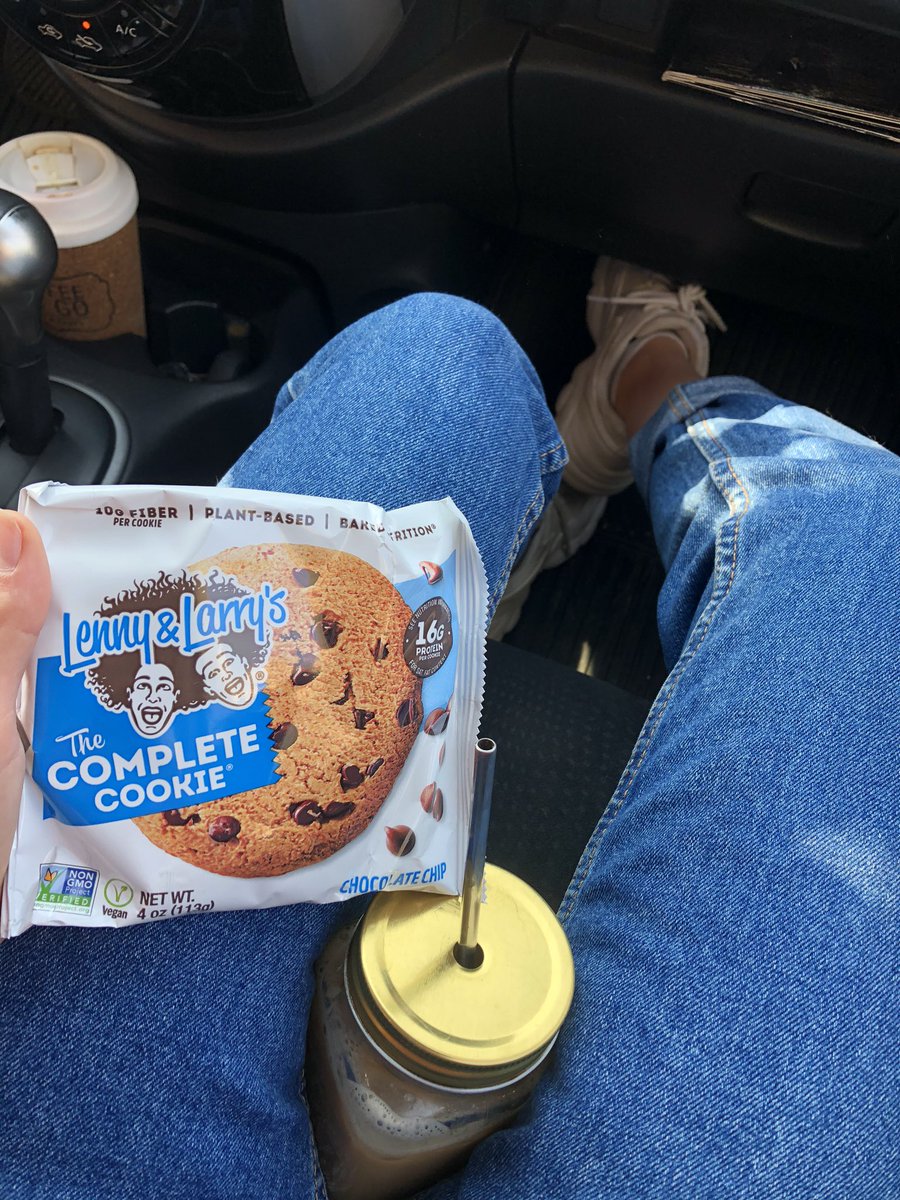 teatofutea's tweet photo. 13/05
bf;Lenny&Larrys cookie(350 cause i shared it) n iced coffee
snack;i ruined w popcorn(150)
lunch;vegan calzone(270)
snack;nectarines(80)
dinner;rice noodles, broccoli, coliflower n beans w peanut dressing(322)
#vegan #veganrecovery #edtwt #edtwitter https://t.co/25sQKJtkoK