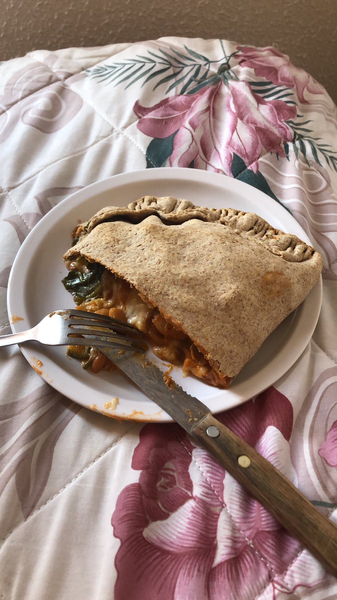 teatofutea's tweet photo. 13/05
bf;Lenny&Larrys cookie(350 cause i shared it) n iced coffee
snack;i ruined w popcorn(150)
lunch;vegan calzone(270)
snack;nectarines(80)
dinner;rice noodles, broccoli, coliflower n beans w peanut dressing(322)
#vegan #veganrecovery #edtwt #edtwitter https://t.co/25sQKJtkoK