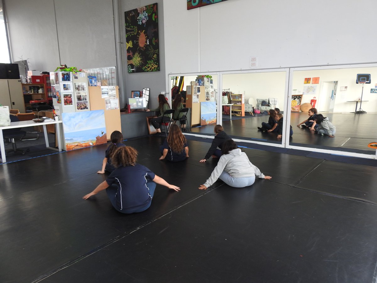 KurruruH's tweet photo. Kurruru had Nunga Ballet via Zoom with Ella Havelka. :) https://t.co/rtQ7u5FpUF
