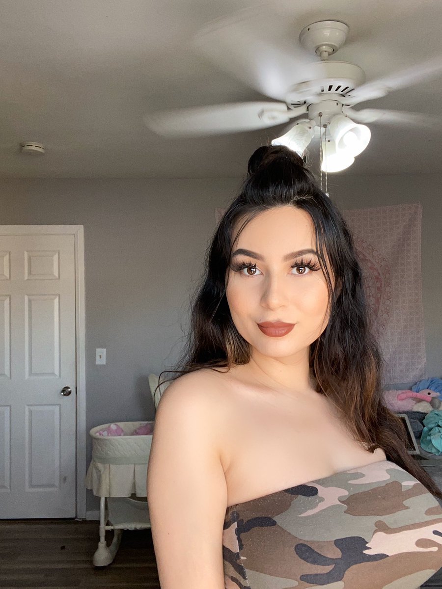 gabbbyf_xo's tweet photo. Chubby cheeks 4l https://t.co/TDZKYQXCQ8