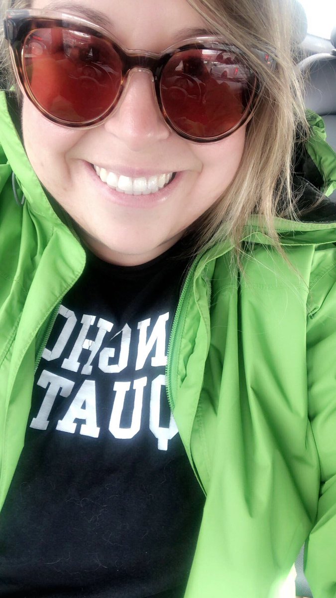 CoachMarsh88's tweet photo. Rain or shine... HORNS UP!! 🧡🤘🏼#collegewearwed #VirtualTPP @THS_Tigers https://t.co/XyhVV1d1KW