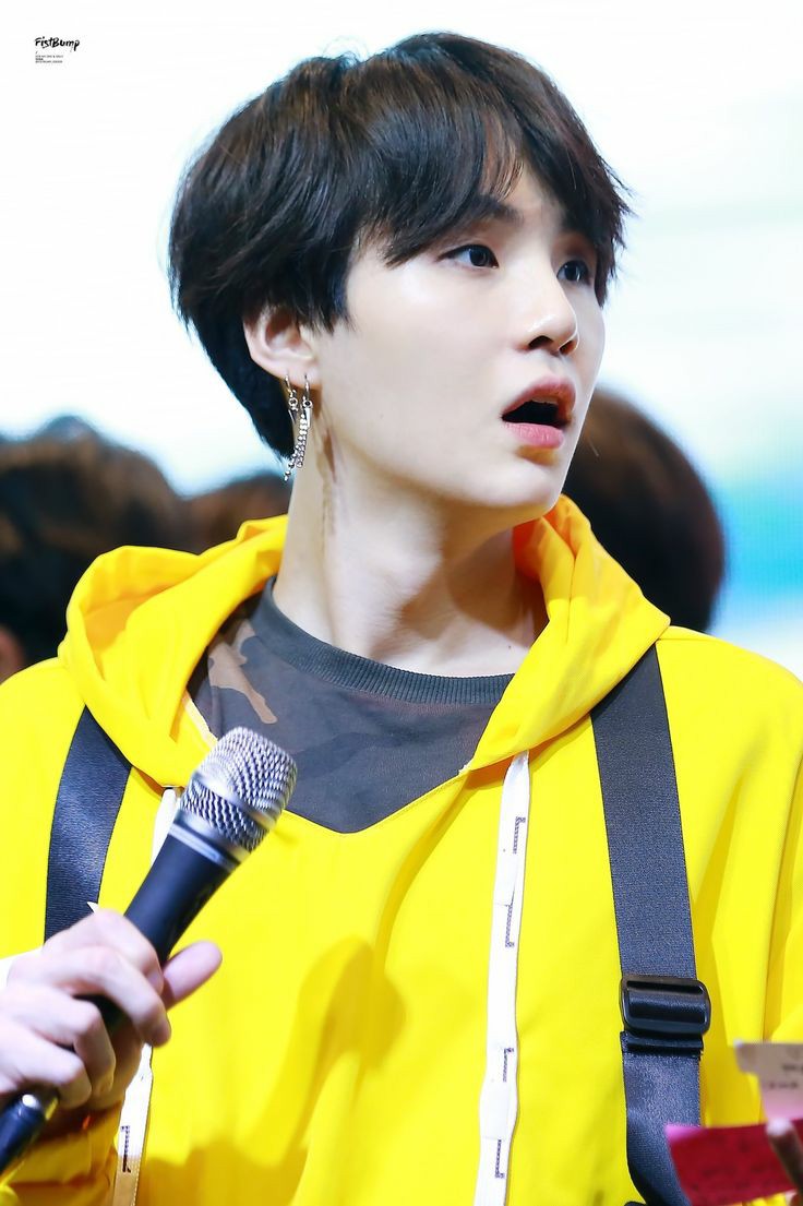 Black Haired Yoongi cuz I want my soulmate to stay on twt: a thread.