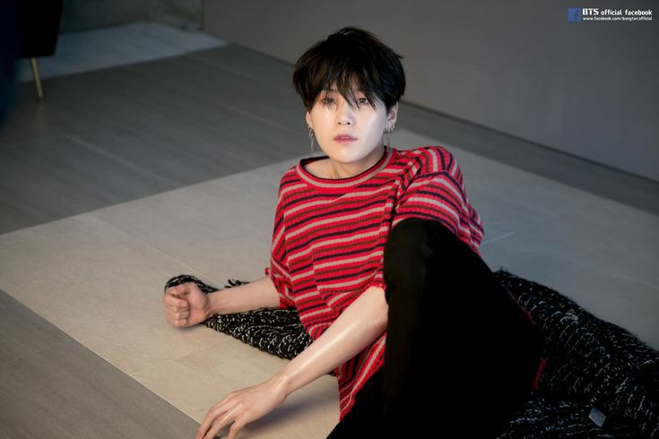 Black Haired Yoongi cuz I want my soulmate to stay on twt: a thread.