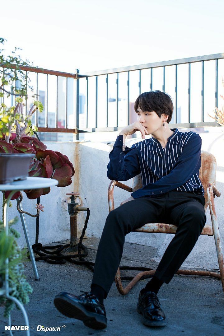 Black Haired Yoongi cuz I want my soulmate to stay on twt: a thread.