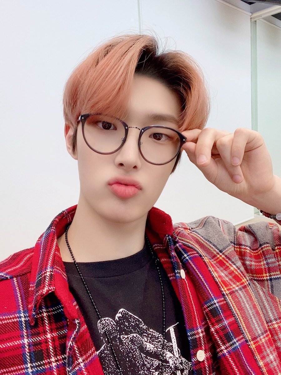 ATEEZofficial's tweet photo. [📷] ATEEZ와 봄맞이 캠핑🌱  V LIVE Behind Photo

따뜻한 봄을 맞이해 에이티니와 랜선으로 함께한 캠핑⛺
지친 목요일에도 에이티즈와 즐겁게 보내요💝

#ATEEZ #에이티즈 https://t.co/SVryYBZrNq