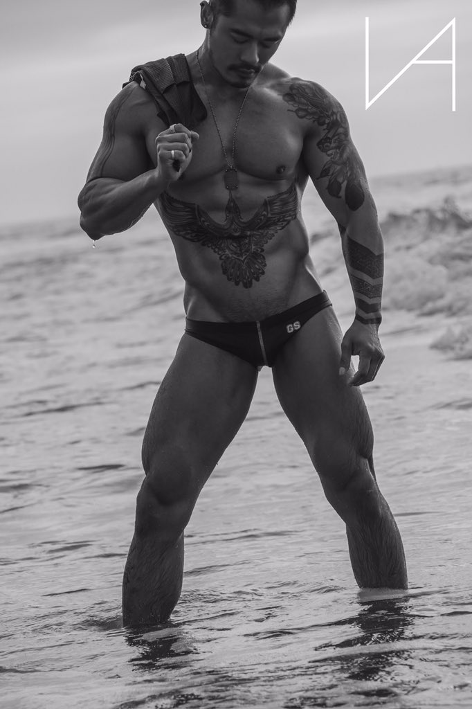 vanvision37's tweet photo. 「 失落沙洲 pt. IV 」

model: titan 
direction: big
location: 桃園
2020.05

Follow me on IG at vanvision37

#malephotography #portrait  #portraitphotography #asianmen  #lgbt #malemuscle #asianfitness #asianmuscle  #男神 #男體  #buffbod #ripped  #menwithtattoos #tattoos #刺青 https://t.co/IVcLauJMLR