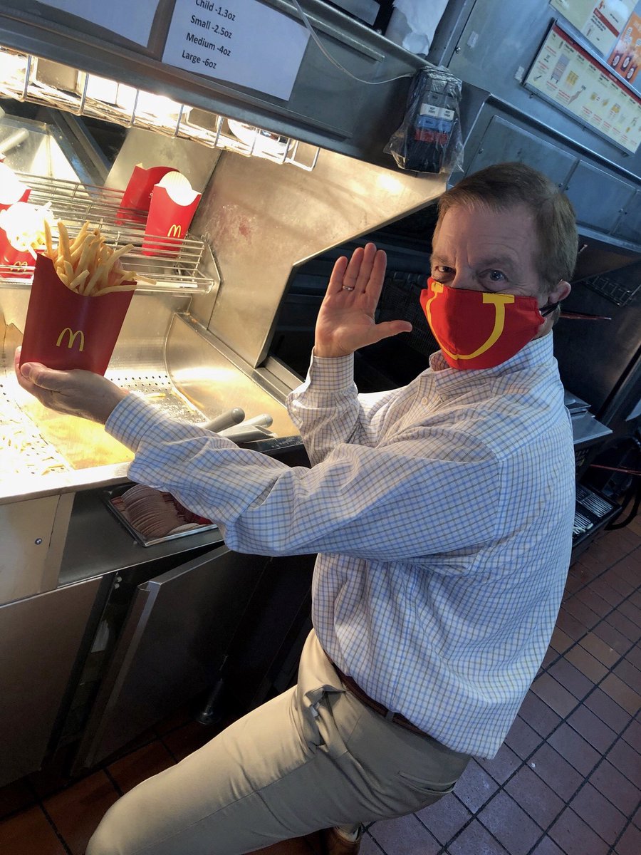 Our 1st Virtual Lunch &amp; Learn was successfully completed! Thank you to our business partner Bob Conigliaro from <a href="/CaspersCompany/">Caspers Company</a> for sharing a day in his life and always generating happiness. The students loved it! #NAFAOHT @LHSMcCoy @LHSKleinTime @castelli78 <a href="/HCPSCTAE/">Dept of Career, Technical, and Adult Ed</a>