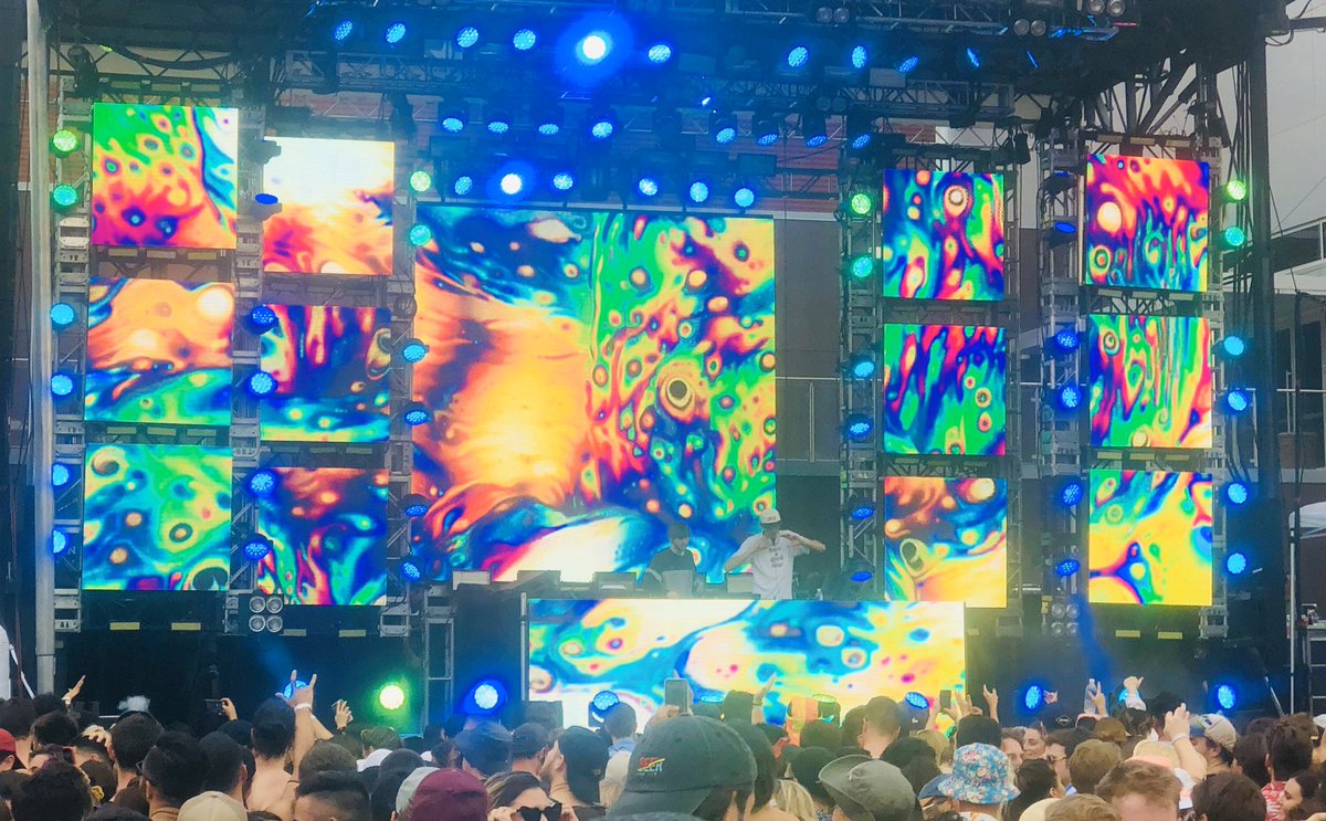 chhaaaseee's tweet photo. i’m so ready to go to concerts / fests again ✨🌀🌈 https://t.co/2Q022S8TJp