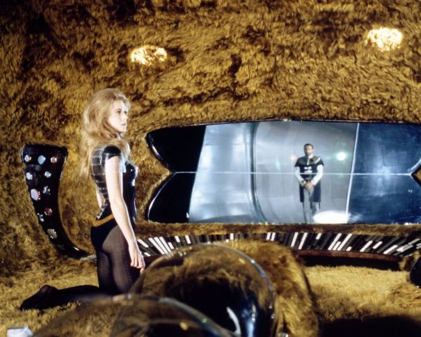 marcik's tweet image. #ArchitectureMovieChallenge
13. Freebie
I don’t even know how to describe the sets? Pods? Structures? In Barbarella (1968). But they are fascinating.