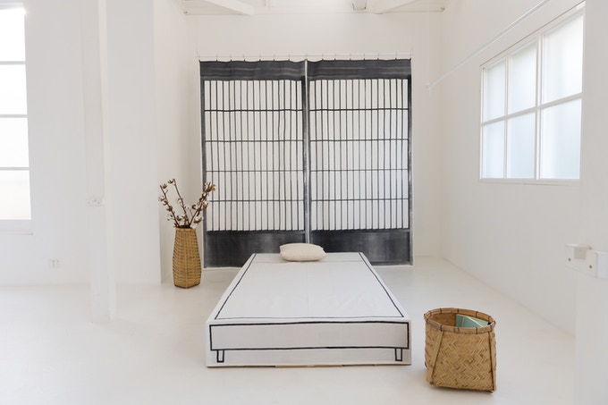 PrefurS's tweet photo. Shoji Fabric : Printed fabric doors

ลายผ้าประตูบานเลื่อนที่คุ้นตาในการ์ตูนหรือหนังญี่ปุ่น กรอบนอกจะทำด้วยไม้และกระดาษญี่ปุ่นที่มีความพิเศษโดยเฉพาะ
ได้มีการส่งต่อและใช้งานมานานกว่า 800 ปี ศิลปินชาวญี่ปุ่นได้นำแรงบันดาลใจนี้มาทำเป็นผ้าม่าน ส่งต่อสถาปัตยกรรมญี่ปุ่นอยู่ในบ้านทุกคน https://t.co/QbNFnXTLHR