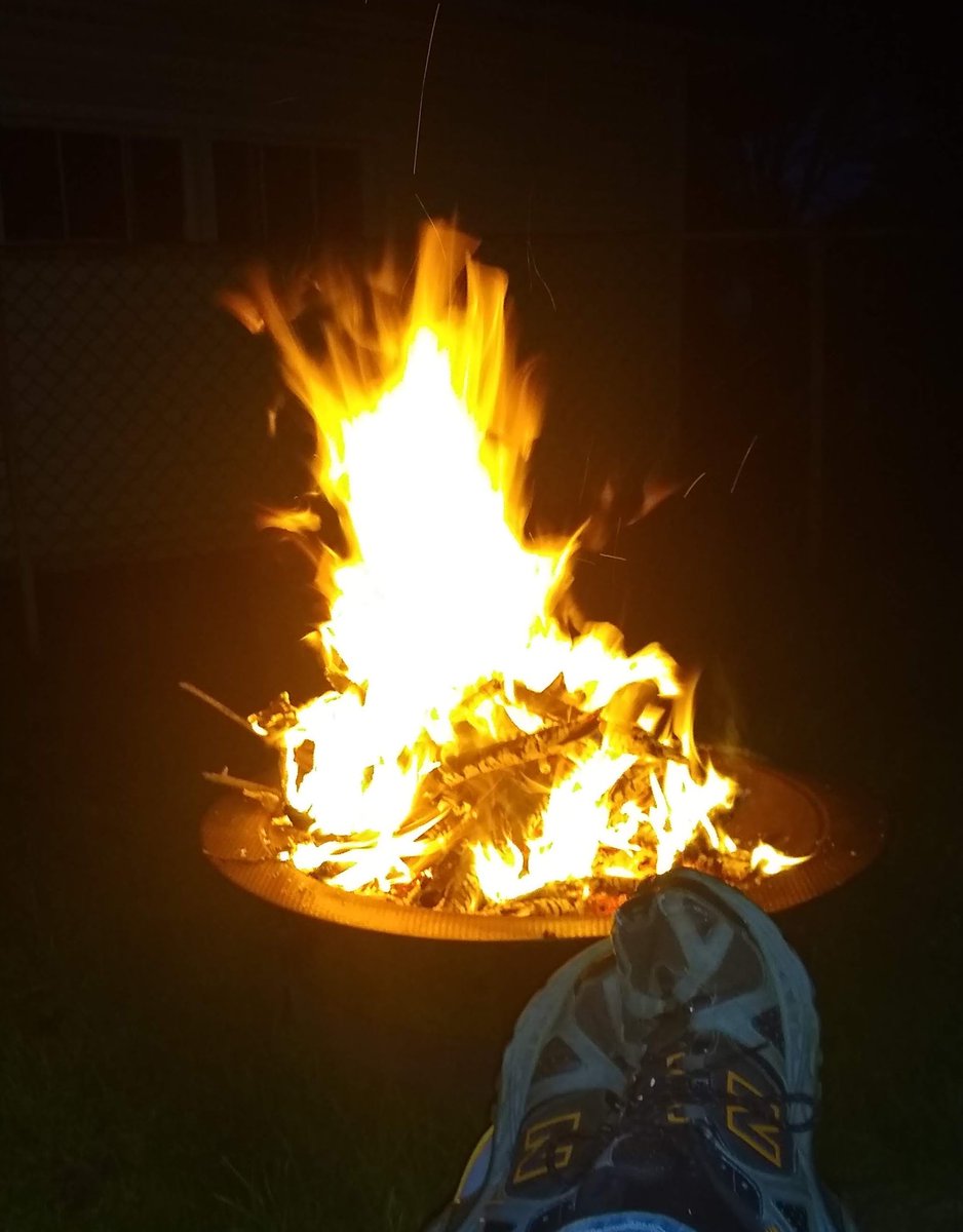 krrice4's tweet photo. #IWillNeverGetOver how cool fire looks. https://t.co/dvnDDociA5