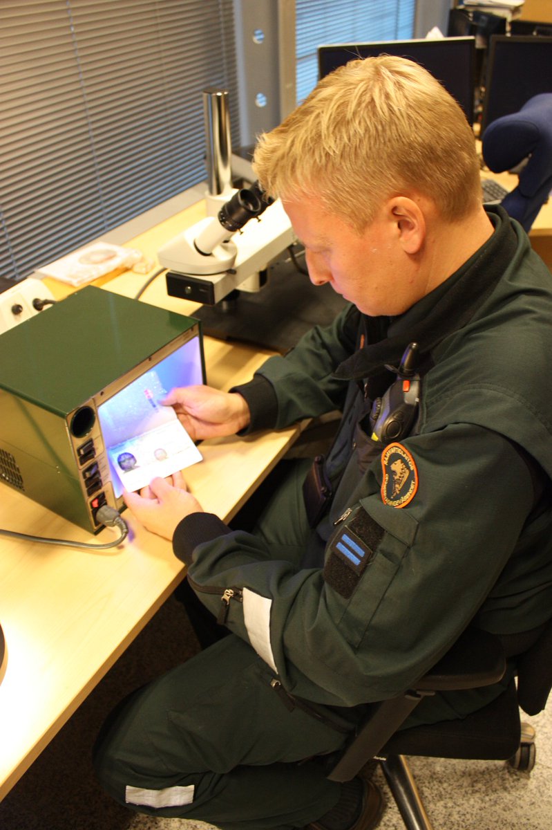 Merivartiosto's tweet image. Rajavartiolaitos paljasti ihmissalakuljetusringin Helsinki-Vantaalla - Matkan hinta Britanniaan 8000 euroa. Lue koko tiedote: raja.fi/ajankohtaista/…