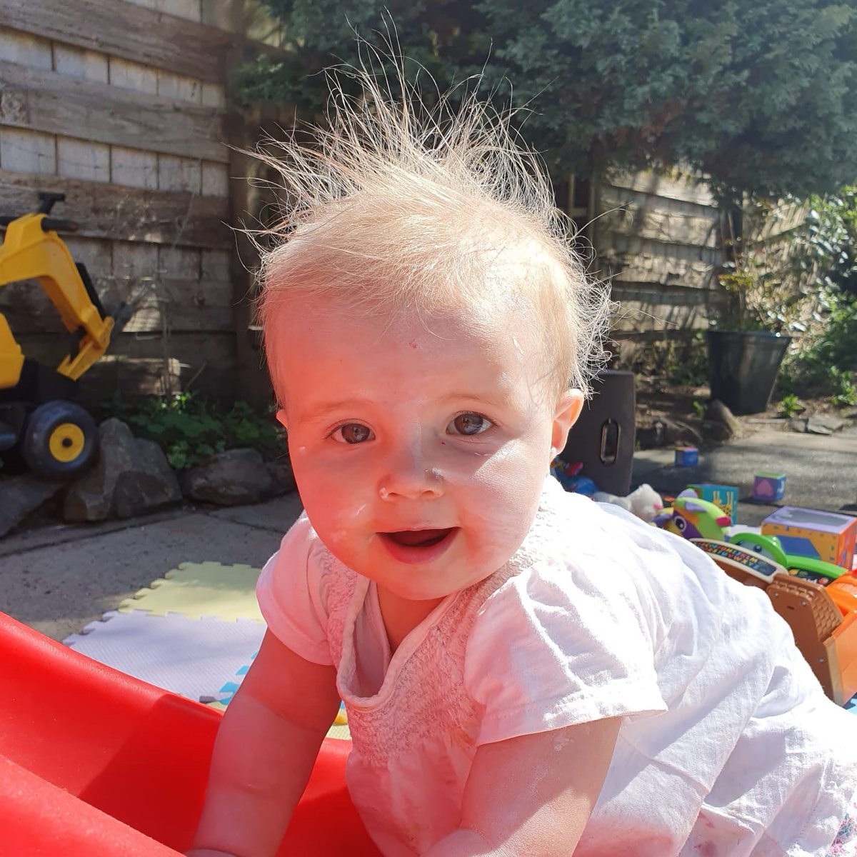 Actn4ChildrScot's tweet photo. Lovely pictures of baby Ella, a @RootsofEmpathy Tiny Teacher at @st_oban, as she reaches another milestone. A milestone that, under normal circumstances, the pupils would have seen during the Roots sessions in the classroom. 👶 https://t.co/L5zPQUOYpn