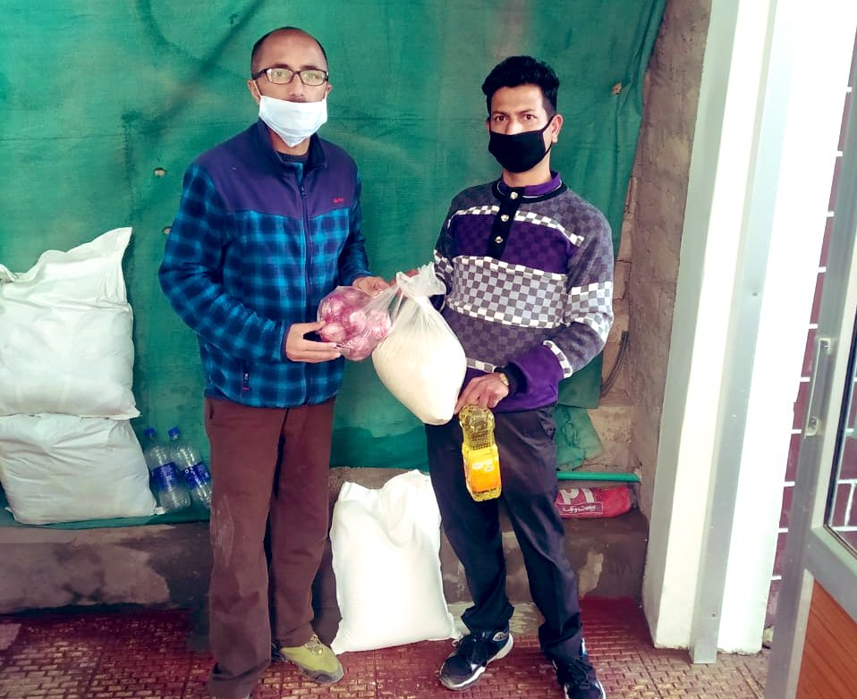 SociallyBlog's tweet photo. #HashtagLadakh #CovidWarriors Happy to share that #MyPincode Volunteer Raja distributed ration to families in #Leh with the support of @AnybodyCanHelp | Join and Help people in need: https://t.co/e6Nl6KVN5m https://t.co/6Fi6bZGGc3