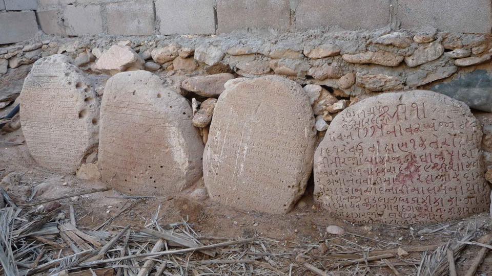 AinYemen1's tweet photo. ⭕️ شواهد قبور، جزيرة سقطرى، اليمن
Tombstones, Socotra Island, Yemen
أحجار مرجانية أثرية منقوشة بخط غوجراتي
ℹ️ https://t.co/38qeFNUeIF 
ℹ️ https://t.co/OncezCIQLF https://t.co/6uneuxa1CK