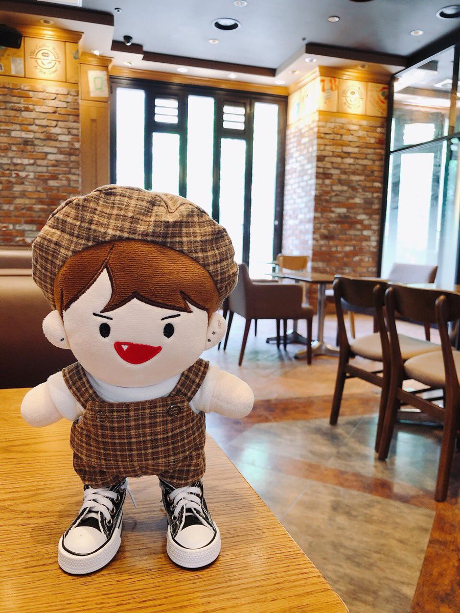 jbj_bbu's tweet photo. 🍫콩타는 인절미라떼먹고 싶었는데 누나픽은 망고🍹아푸지망고🎵 https://t.co/CY49iPjb71