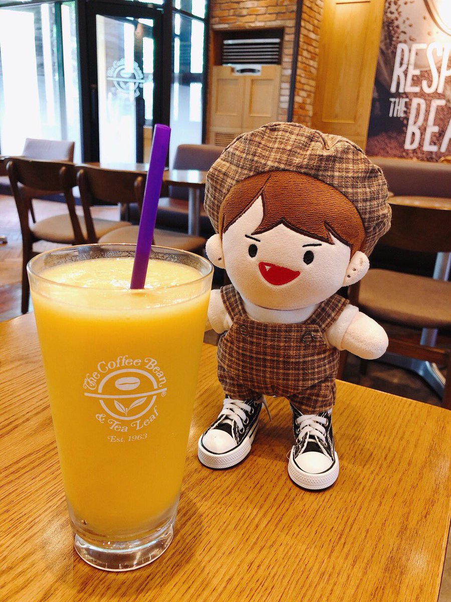 jbj_bbu's tweet photo. 🍫콩타는 인절미라떼먹고 싶었는데 누나픽은 망고🍹아푸지망고🎵 https://t.co/CY49iPjb71