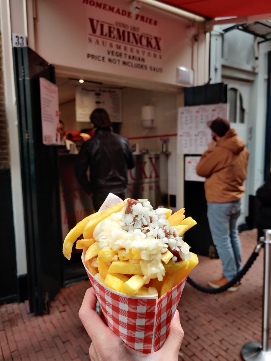 Oh i forgot, another Amsterdam favourite, the Amsterdam fries Kalau nak pergi try, make sure only to go to Vleminckx & try their Oorlog sauce, a combination of mayo & satay sauce 