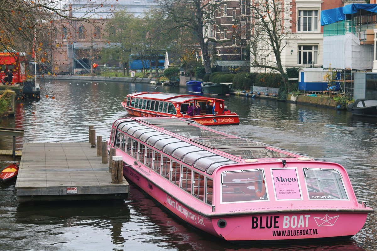While we are there, rugi kalau tak pergi naik canal cruise. Do you know, Amsterdam canals are a UNESCO site? So if you have time there, make sure pergi.Cost: RM35/person for 1 hour cruise