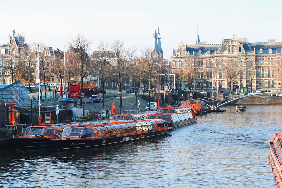 While we are there, rugi kalau tak pergi naik canal cruise. Do you know, Amsterdam canals are a UNESCO site? So if you have time there, make sure pergi.Cost: RM35/person for 1 hour cruise