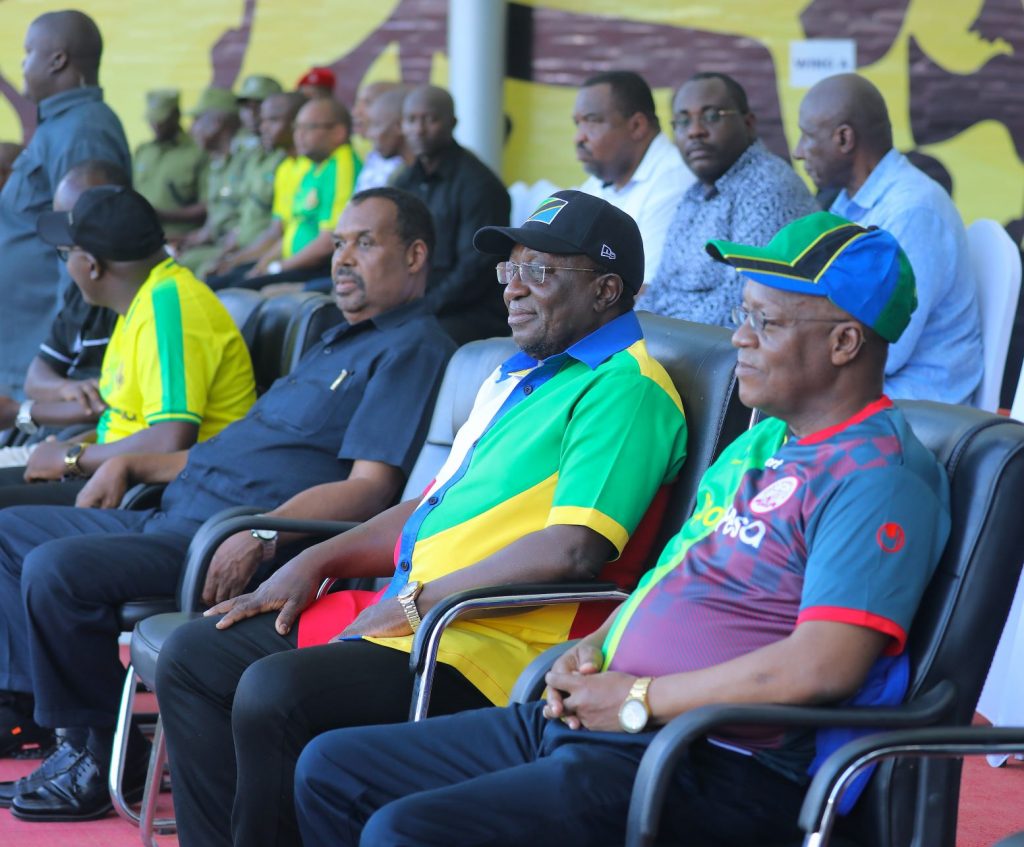 eastafricatv's tweet photo. ''Tunamshukuru Rais @MagufuliJP kwa mchango wake wa Bil.1 kwenye maandalizi ya AFCON ya vijana, alitusaidia sana kwa kipindi hicho ilikuwa ngumu kutafuta vyanzo vya mapato kwingine na kufanikisha ila serikali ilitusaidia sana'' - Kidao Wilfred, Katibu Mkuu @Tanfootball
#TFFPress https://t.co/bcL3lOsmXk