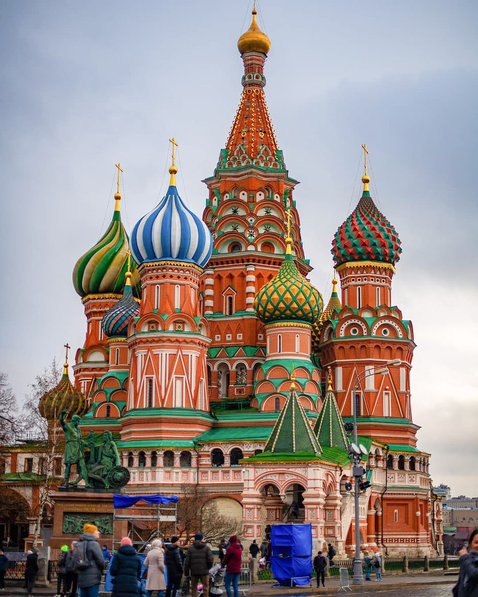 The St. Basil's Cathedral.
Red Square, Moscow, Russia.

#Sarajohnng #SaraJohnTravels #stbasilscathedral #travelislife  #passionfortravel #beautifuldestinationsaroundworld #redsquare #travelrussia #moscowcity