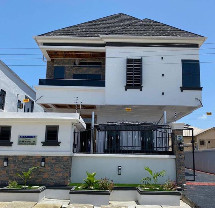 ProEarthNG's tweet photo. #forsale
5 Bedroom Detached Duplex with BQ
Location : Ikota, Lekki. Lagos 
Price : 65 Million Naira
Features:
1. All rooms ensuite 
2. Spacious Compound 
3. Stamped Concrete Floor 
4. Fitted kitchen etc
Title: Governors Consent

Enquiries:
📞+2348081795027
📧proearthng@gmail.com https://t.co/V8T52eFgDj