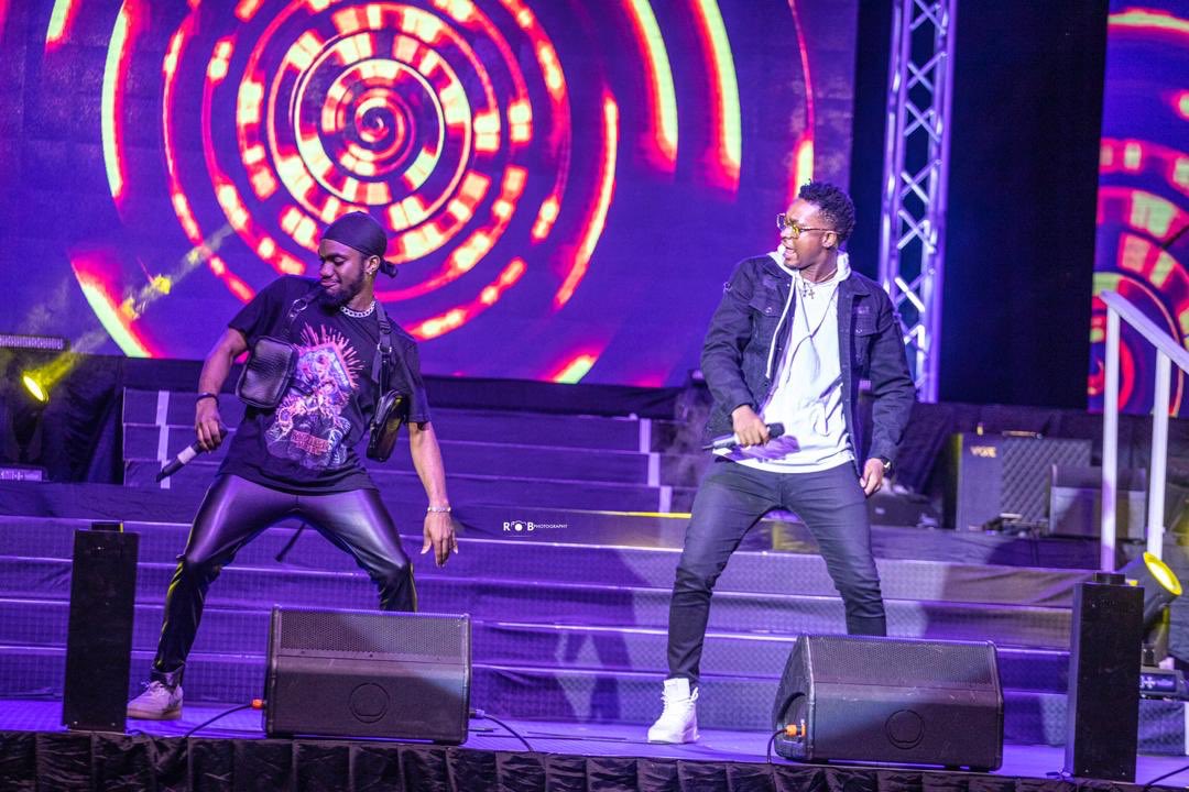 3musicAwards's tweet photo. Let’s throw back, can we? Highlights of a great performance by @fameye_music @mrdrewofficial and @krymimusic
#throwbackthursday
#3musicawards20
#stayathomeedition
#staysafe https://t.co/RA0bQPhxIs