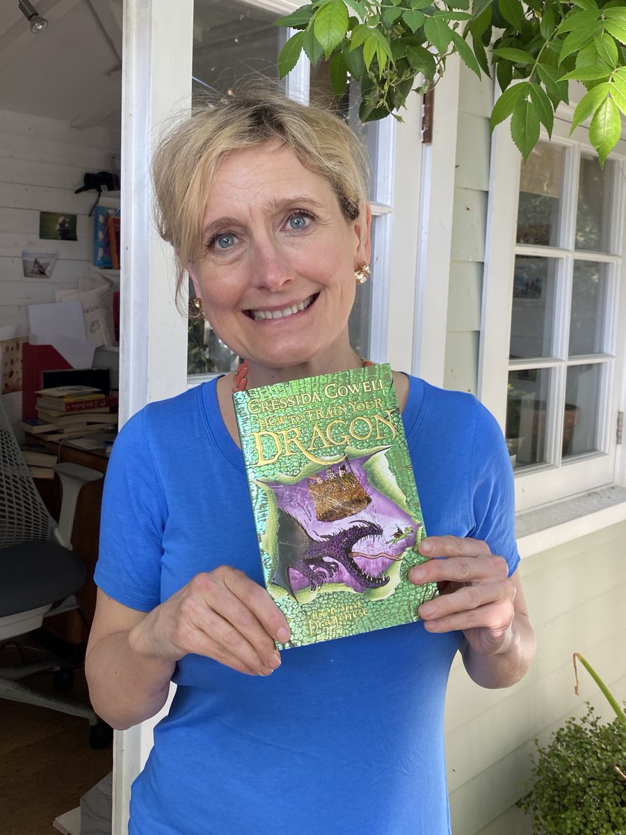CressidaCowell's tweet photo. Happy Thursday everyone-at-home! Am reading Httydragon from my shed, and Chapter 7 of How to Speak Dragonese...
is HERE:

https://t.co/CwE2vTXgcc

Book 1 and earlier chapters here:
https://t.co/pvkQWQeJKo…
#unitedbybooks #BooktrustHomeTime https://t.co/Y7dpduhqgs