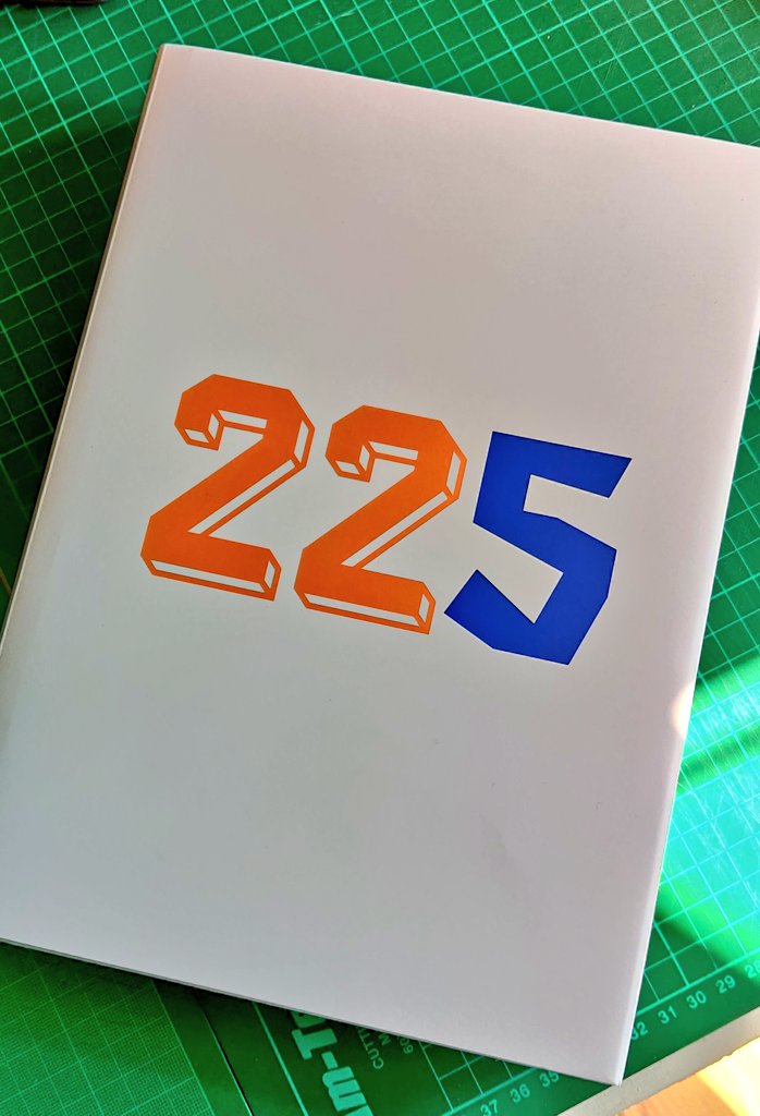 MatchDaze's tweet photo. A seriously beautiful book...
Washed my hands thoroughly before opening it 👏
Just want to frame and display every page 😍
#face37 #footballtype2 #225
Ps if anyone has #224 or #226 would love to know who my football type 2 neighbours are 👍 https://t.co/dsbkBiVbWY