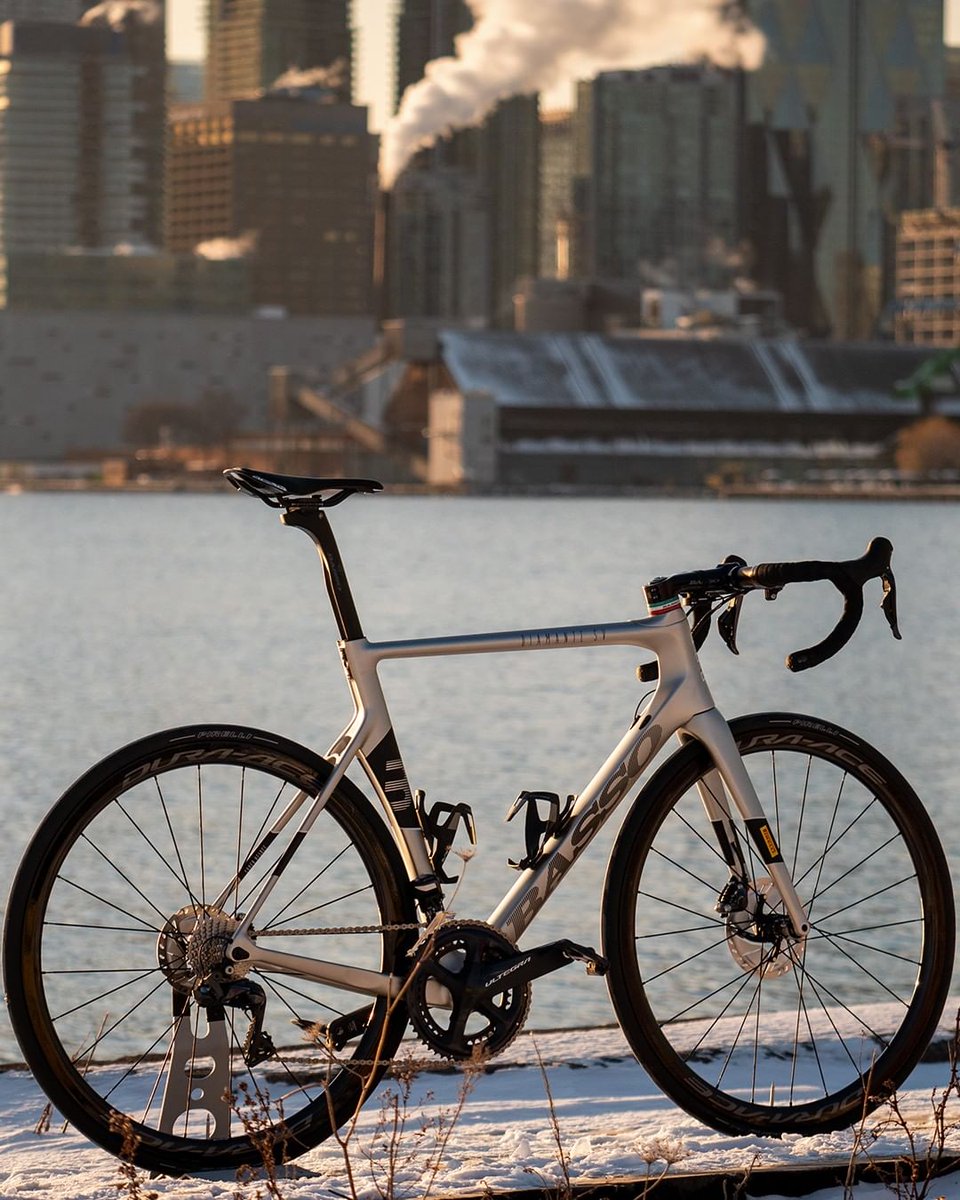 aabikingtw's tweet photo. Basso Diamante SV
來一台鑽石吧！
#basso #bassobikes #wearebasso #RideBetterRideBasso #DiamanteSV
#no22 #time #praxis #ashmei #corima #bikelife #cycling #cyclinglife #bicycle #roadbike #bike #handmade #rapha #milano #鐵人三項 #單車 #自行車 #腳踏車 #aabiking #106clubhouse #佰勁國際 https://t.co/c6V8j5pmYO