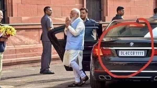 singhjay96's tweet photo. उनका हवाई जहाज : #Boeing ( अमेरिकन )
उनकी कार : #BMW ( जर्मन )
उनके सूट : #Giorgio_Armani ( इटालियन )
उनके जूते : #Kenneth_Cole ( अमेरिकन )
उनका फोन : #iPhone ( अमेरिकन )
उनकी घड़ी : #Roger_Dubuis ( इटालियन )
उनके सनग्लासेस : #Versace ( इटालियन ) https://t.co/YiQrIOhLtR