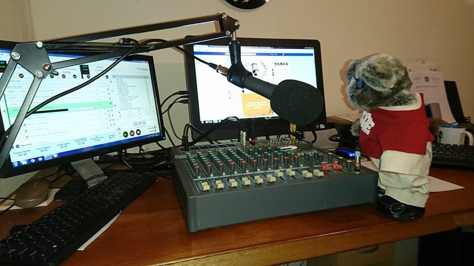 IS_RADIOCWALL's tweet image. doing the sound check #OneTwoOneTwo