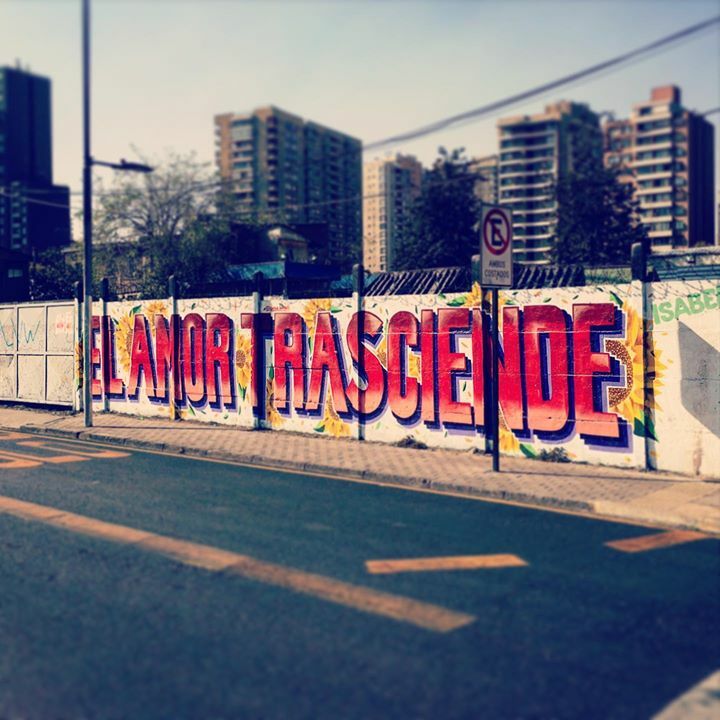 Salí a comprar y aproveché de darme una vuelta larga. Echaba de menos encontrarme con estos mensajes. #nosvemosalasalida #vivalarevolucion #grafittidelalma #delpuebloalpueblo