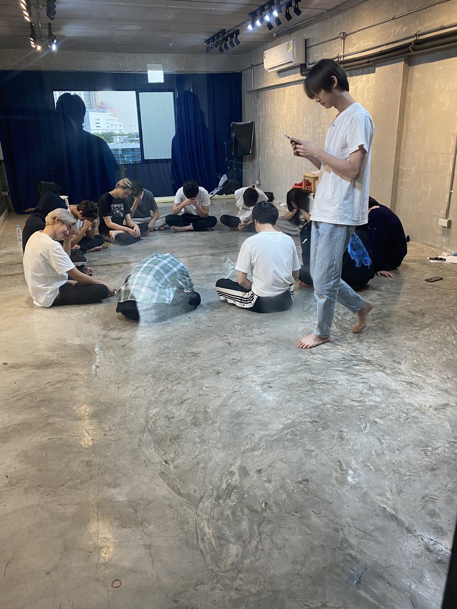 ZaanookJukkroww's tweet photo. เล่นรีรีข้าวสาร แน่ๆๆ  #LBC2workshopDay3 https://t.co/YEl1WjleyF