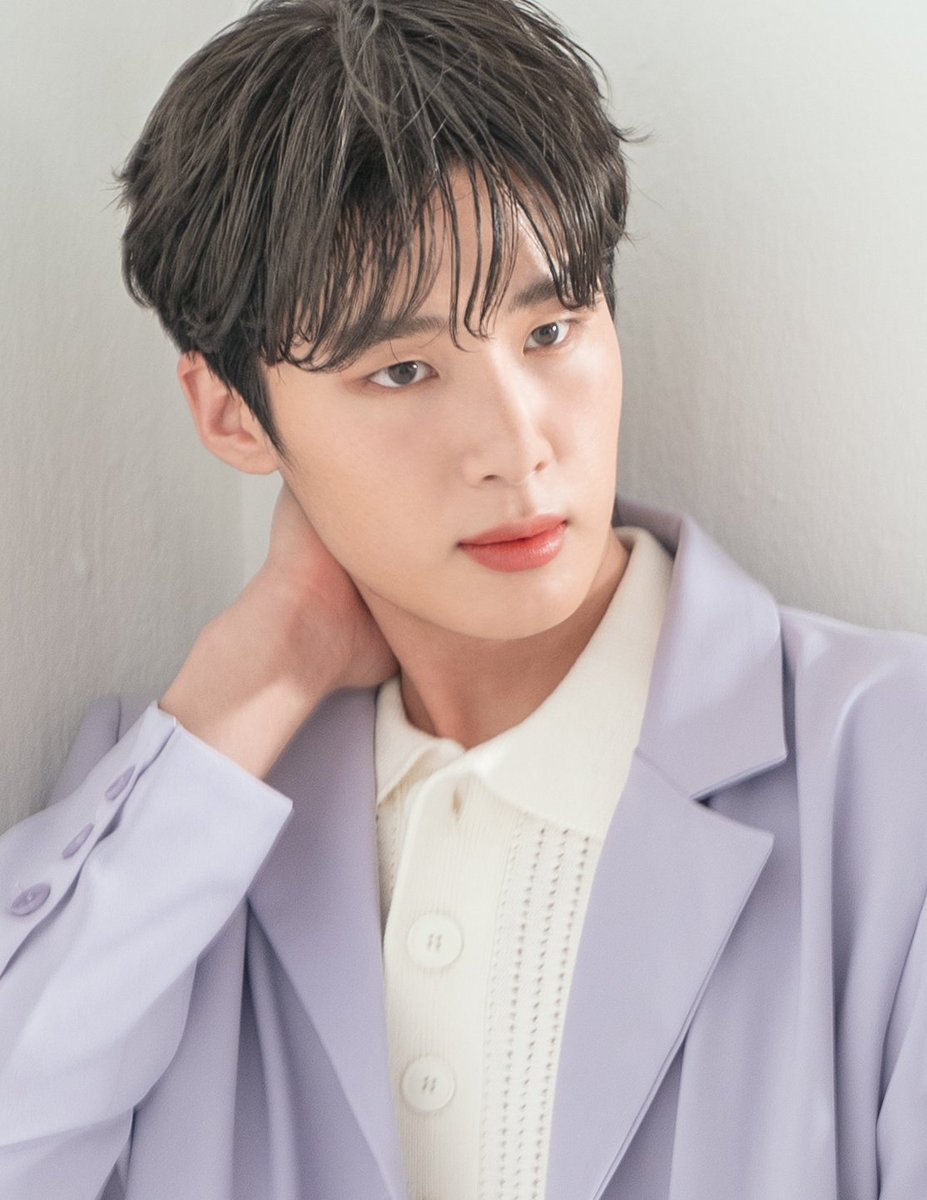 npio_official's tweet photo. [ Dong Hee Moment ]    ⁣
⁣
좋은것만 볼 때 나온다는 진실의 광대👍⁣
동희 배우의 미모와 수트가 다 한 ⁣
광고 비하인드 컷👏📷⁣

#김동희 #KimDongHee #npio⁣
#그라치아5월호 #메이블린뉴욕 ⁣
#배우 #KoreaActor ⁣
#김동희_넓은어깨_파워납득 https://t.co/RDBezRdDay