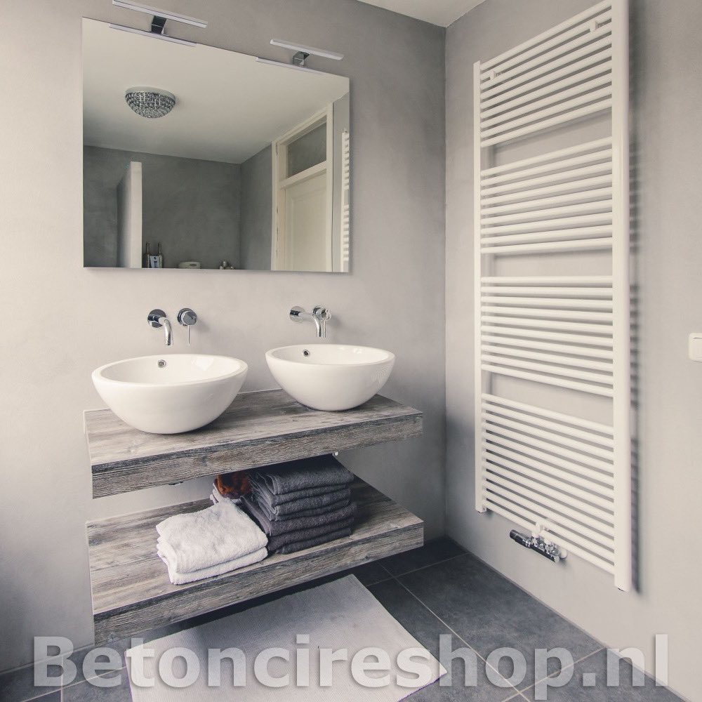 Betoncireshop's tweet photo. Basebeton is geweldig voor in de badkamer (geen voegen meer!) Je kan het makkelijk zelf verwerken, zélfs over je bestaande tegelwerk! #basebeton #betoncire #opknappen #interieurinspiratie #woninginrichting #wonen #living #betonlook #badkamer #beton #dhz https://t.co/IzcewNQhrl