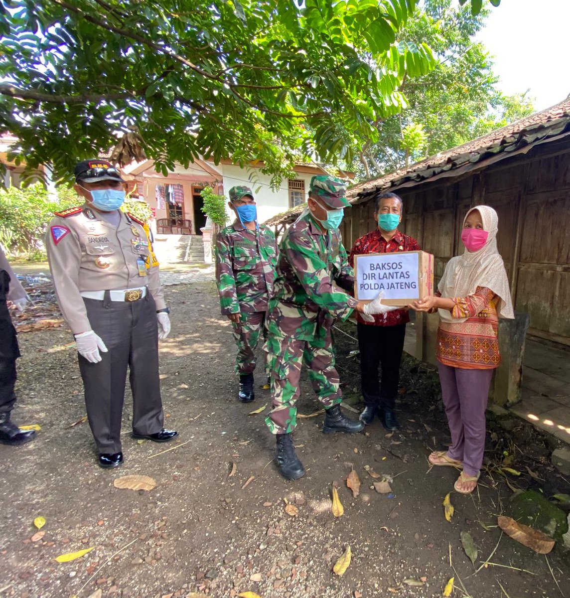 TeguhSpdi's tweet photo. #BaksosBersamaTNIPolri https://t.co/ntk4HyeiTi