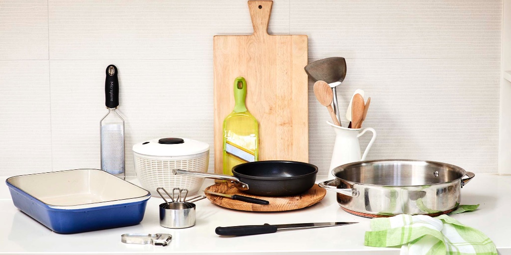 PlanBuyCook's tweet photo. Let's talk about knives and kitchen equipment. You don't need fancy air fryers, pie makers or Japanese knives. We have a list of our favourite things to have in the kitchen to get #dinnerdone with ease. https://t.co/C3pmOIDWqe. What item can't you live without in your kitchen? https://t.co/cHB4NE0tDn