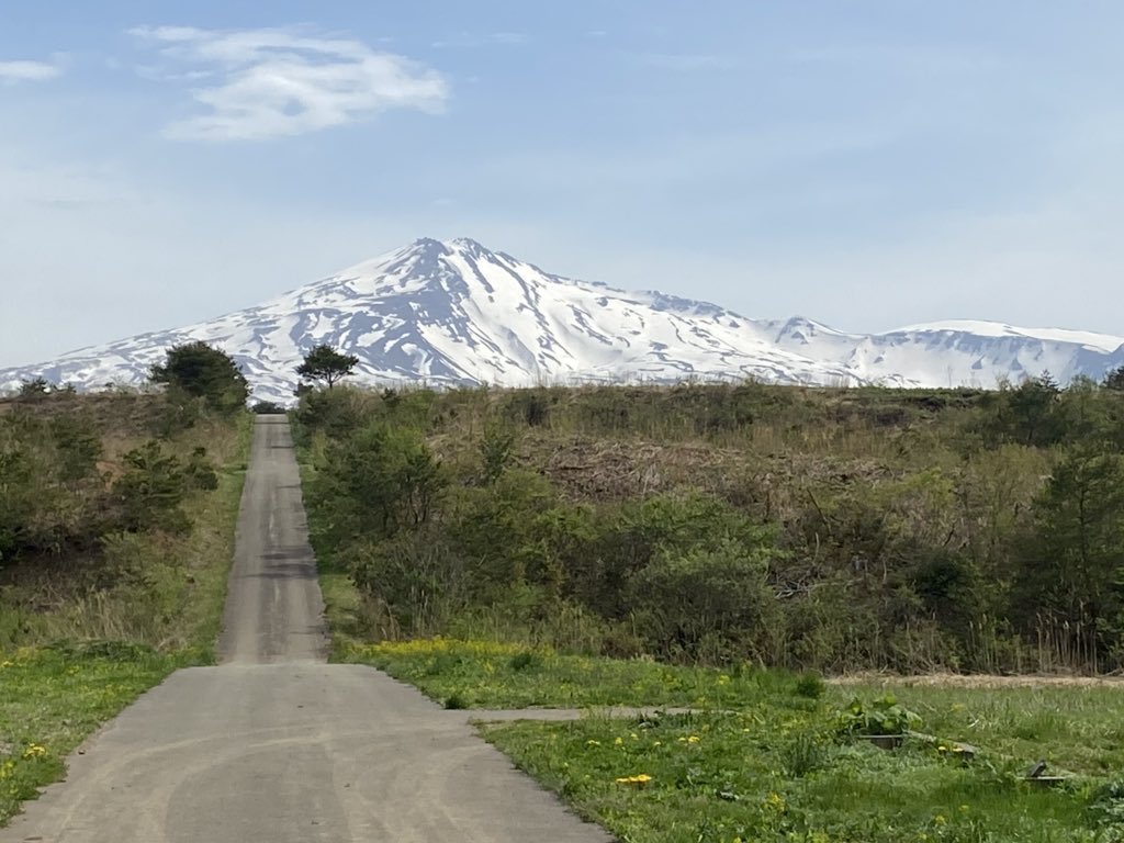 yuza_one's tweet photo. 5月12日(火)の鳥海山@にかほ市
#秋田県
#にかほ市
#鳥海山 https://t.co/IHagS9ffvh