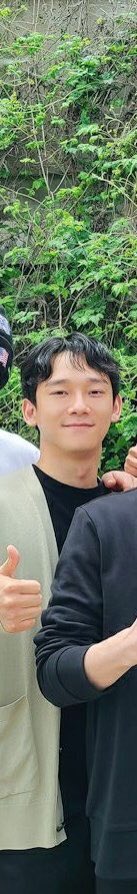 GUYS 

JONGDAE IS IN THE EXO GROUP PHOTO 

ALL 5 MEMBERS SENT JUNMYEON OFF TODAY🥺🥺