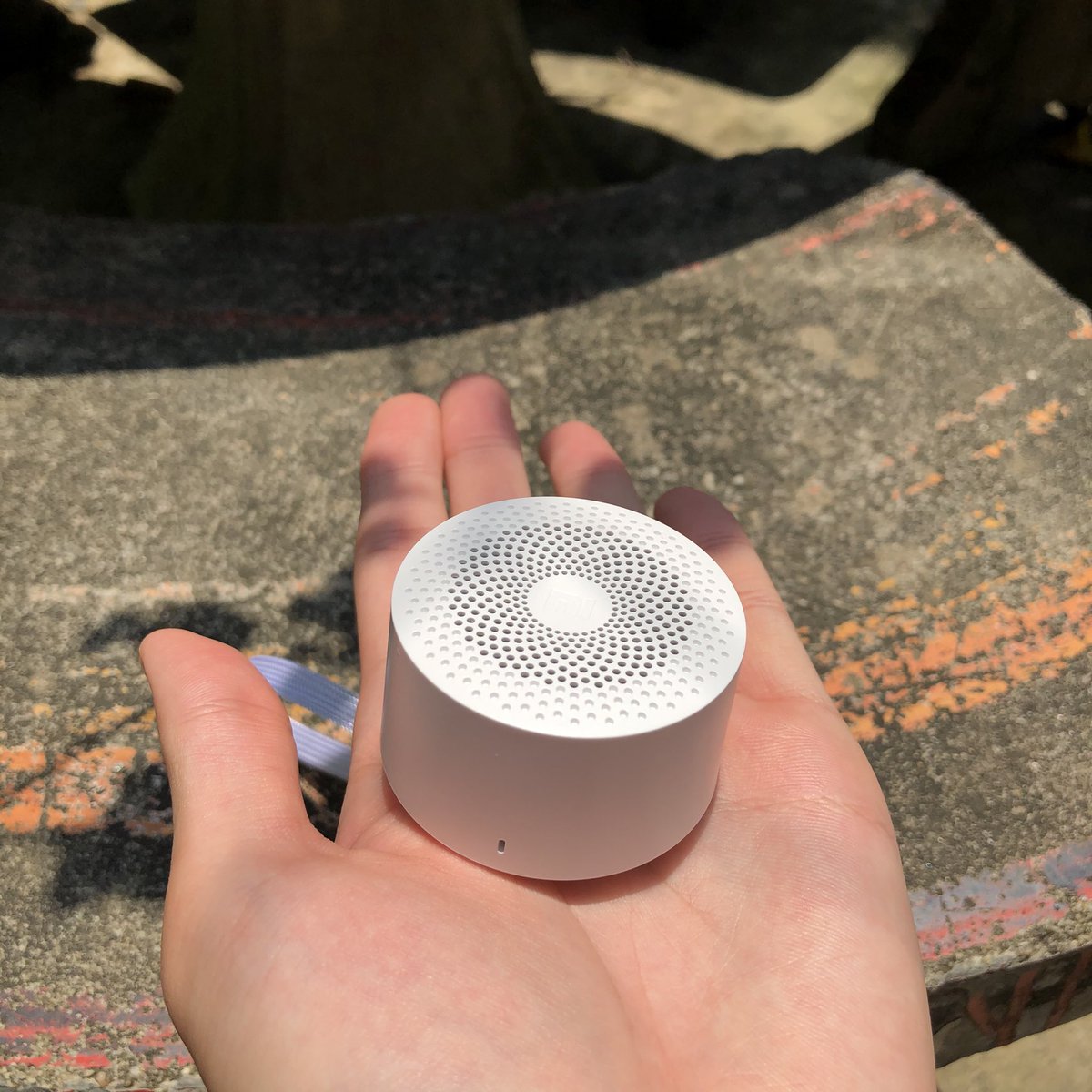 ptk_iii's tweet photo. ✨รีวิวลำโพง xiaomi 
-ของจริงเล็กพกพาสะดวกดี มีสายห้อยแถมมาให้ด้วย
-เสียงทุ้มแบบคือดีมาก 
-ราคาไม่แพงเราซื้อมา 187 บาท
-สีคือมินิมอลดีมาก คลีนๆชอบมาก
สรุป 10/10 ไม่หักอะไรทั้งนั้นเชื่อแล้วตามที่คนอื่นรีวิวดีจริง #ไว้รีวิวห้ามขายของโว้ยย #ใช้ดีบอกต่อ #ใช้จริงรีวิวจริง https://t.co/iu4KAWyTBA