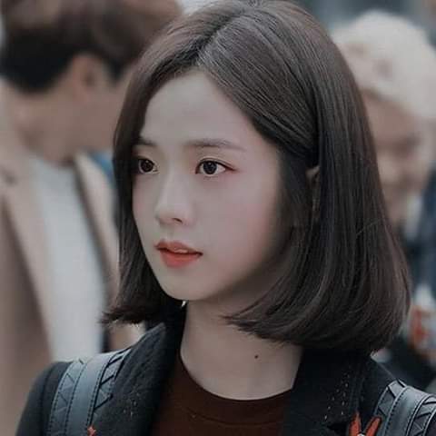 gelcanaleja's tweet photo. imagine having black haired Rosé, blonde Jennie, short-haired Jisoo and Lisa without her bangs in their upcoming comeback, what a serve it will be https://t.co/W9WkGkQwV0