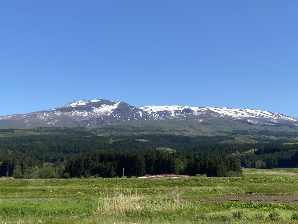 yuza_one's tweet photo. 5月14日(木)の鳥海山@にかほ市
#秋田県
#にかほ市
#鳥海山 https://t.co/XBTL7V2xQ4