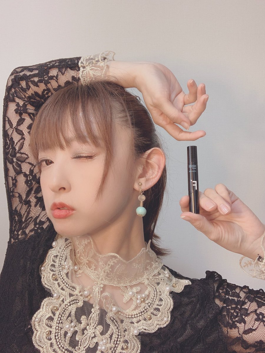 amiko_dance's tweet photo. 近づいた瞬間フワッと好みの香りがすると、ドキッとしちゃう♡
エフダッシュ(@F_dash_series )のフレグランスショット。
メンズ用なんだけど好み過ぎて愛用❤
ファブリックフレッシュナーは
消臭、抗菌、花粉、シワ取りができるから私はソファー、クッション、ベッドにも使ってます😍 https://t.co/7OChZiWhEL