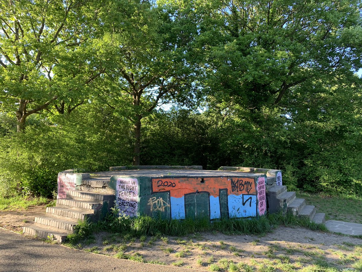 Next to the Oak of Honour on One Tree Hill is a gun emplacement, built in 1916 to protect London from Zeppelin raids. Before that - befitting its status as one of the highest places in south London - it was used by the East India Company as a telegraph beacon.  #Peck
